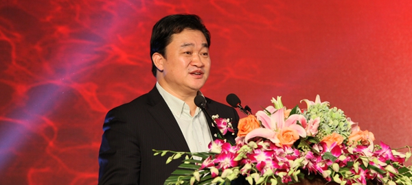 新華網(wǎng)董事長、總裁田舒斌致開幕詞