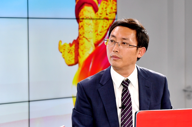 繼往是為了開來，那么開什么來？我們的未來是什么？我們現(xiàn)在站在什么歷史方位上？往哪里去走？
