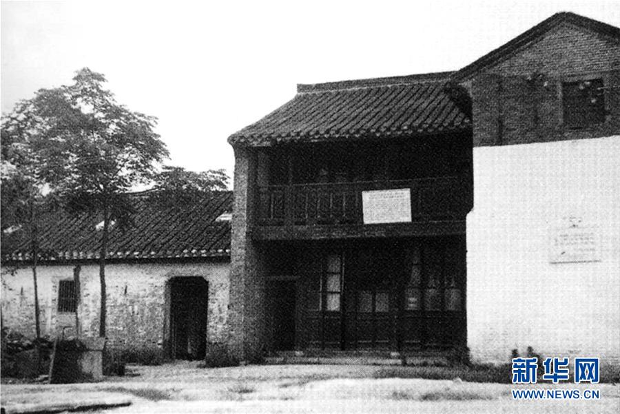 （人民海軍70年&middot;新華全媒頭條&middot;圖文互動）（1）向著深藍出發(fā)&mdash;&mdash;獻給人民海軍成立70周年