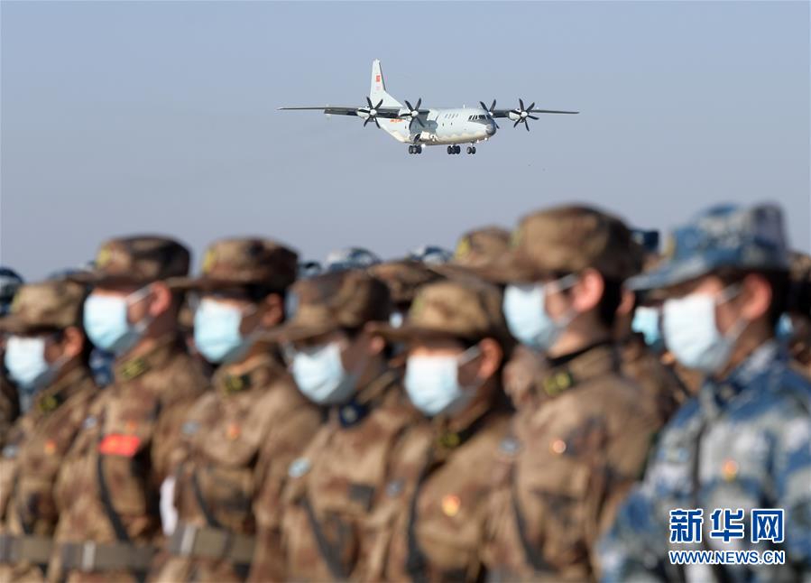 （聚焦疫情防控&middot;圖文互動(dòng)）（1）空軍第四次向武漢大規(guī)?？者\(yùn)醫(yī)療隊(duì)員和物資