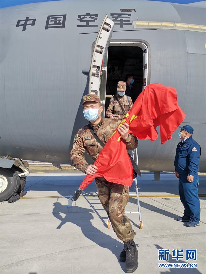 （聚焦疫情防控&middot;圖文互動(dòng)）（5）空軍第四次向武漢大規(guī)?？者\(yùn)醫(yī)療隊(duì)員和物資