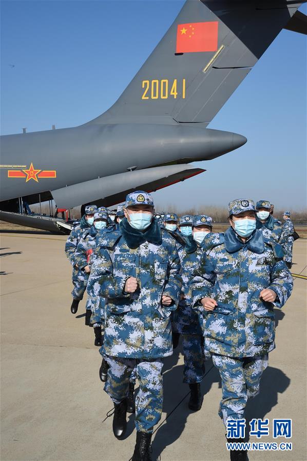 （聚焦疫情防控&middot;圖文互動(dòng)）（14）空軍第四次向武漢大規(guī)?？者\(yùn)醫(yī)療隊(duì)員和物資