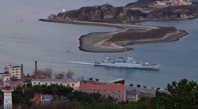 贊！網(wǎng)友俯拍解放軍旅順軍港