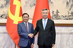 李希同越共中央政治局委員、中央書記處書記、中央檢查委員會主任陳錦繡舉行會談