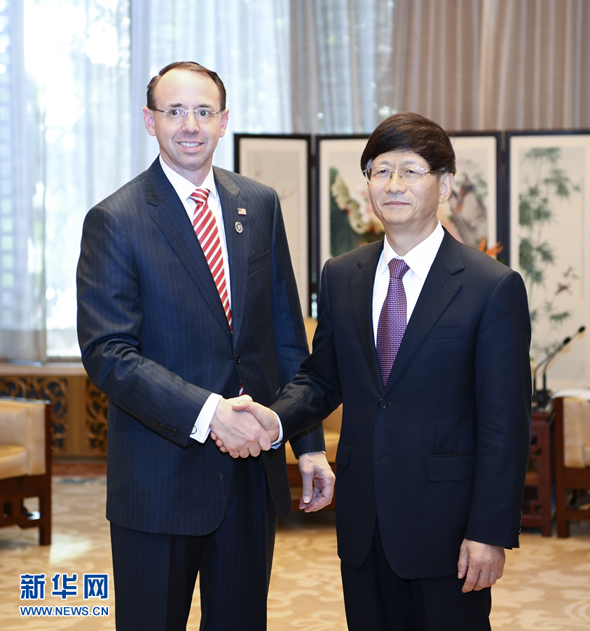 9月26日，中共中央政治局委員、中央政法委書記孟建柱在北京會(huì)見來華出席國(guó)際刑警組織第86屆全體大會(huì)的美國(guó)司法部常務(wù)副部長(zhǎng)羅森斯坦。新華社記者 張領(lǐng) 攝