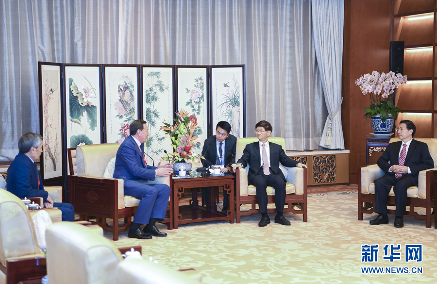 9月26日，中共中央政治局委員、中央政法委書記孟建柱在北京會(huì)見來華出席國(guó)際刑警組織第86屆全體大會(huì)的哈薩克斯坦內(nèi)務(wù)部長(zhǎng)卡西莫夫。國(guó)務(wù)委員、公安部部長(zhǎng)郭聲琨參加有關(guān)會(huì)見。新華社記者 張領(lǐng) 攝
