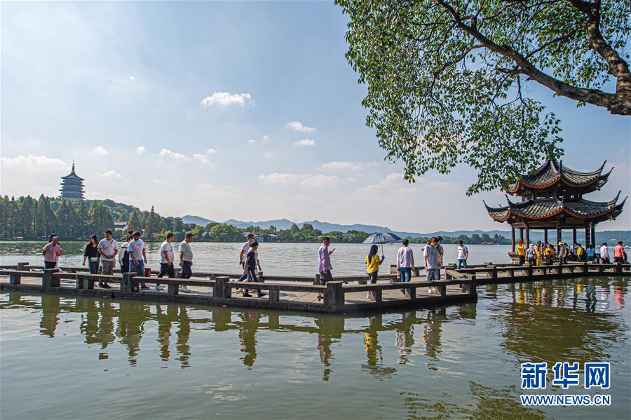 （新華全媒頭條&middot;圖文互動(dòng)）（3）流動(dòng)中國(guó)折射復(fù)蘇新氣象&mdash;&mdash;透視&ldquo;十一&rdquo;黃金周