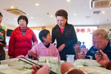 梁慧麗為居民引進(jìn)的&ldquo;老年食堂&rdquo;深受歡迎