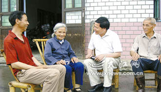 &ldquo;一離開群眾，內(nèi)心就感到孤獨&rdquo;&mdash;記&ldquo;鄉(xiāng)村判官&rdquo;楊斌圣