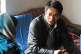 陳家順向村民介紹出國(guó)務(wù)工情況