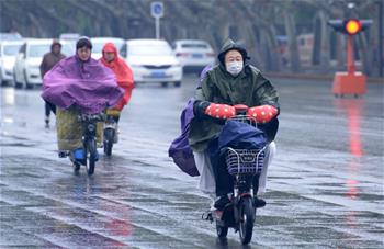 氣溫&ldquo;跳水&rdquo; 風(fēng)雨來襲