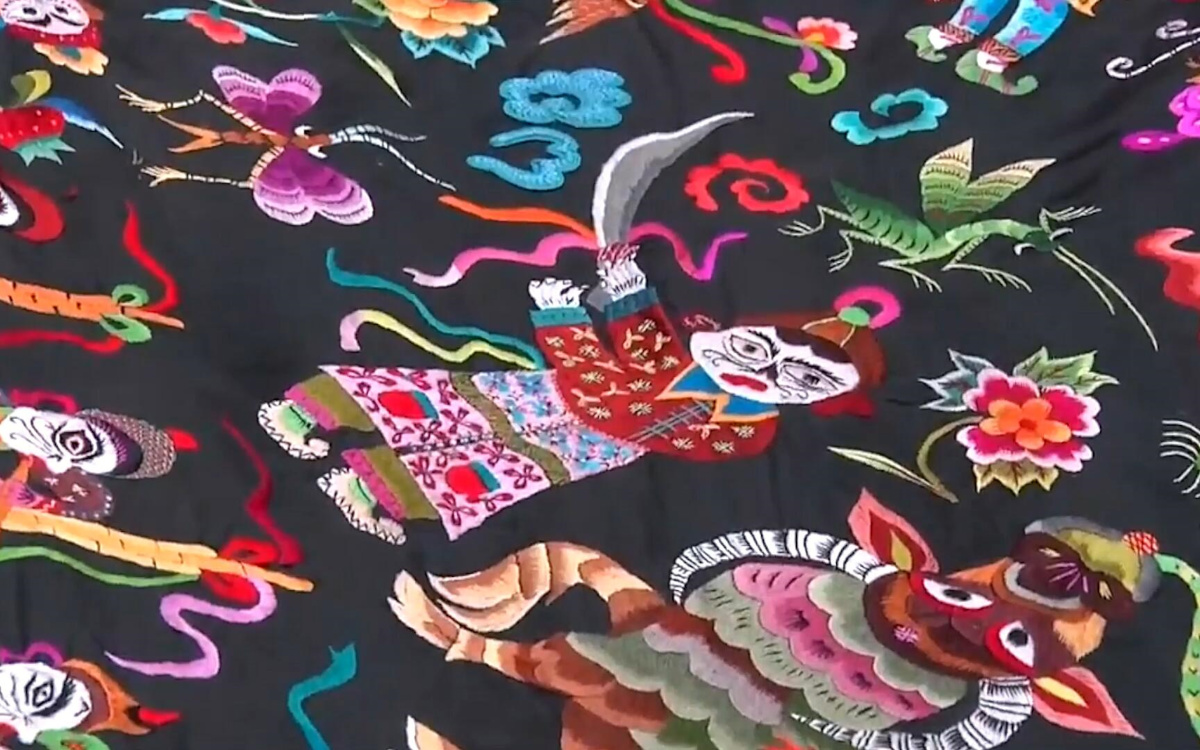 苗繡繡品慢慢得到市場認(rèn)可，回鄉(xiāng)的繡娘逐漸多了起來