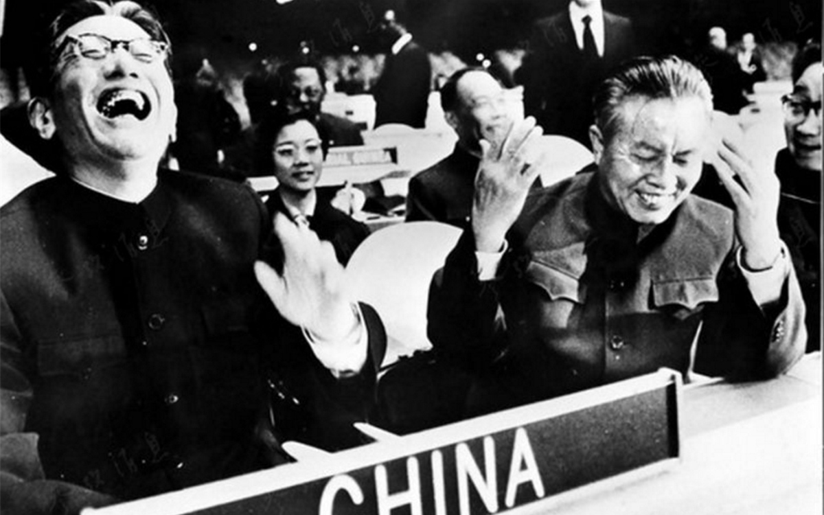 1971年10月25日，聯(lián)大通過決議，恢復(fù)了中華人民共和國(guó)在聯(lián)合國(guó)的合法席位