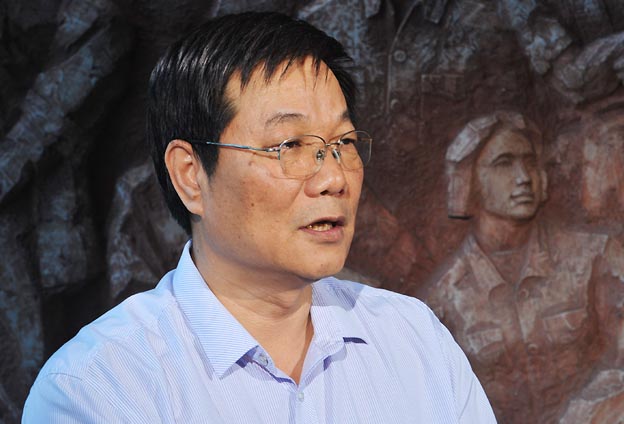 我們把黨的政治優(yōu)勢和現(xiàn)代企業(yè)制度優(yōu)勢結(jié)合起來，建立完善決策、執(zhí)行、監(jiān)督三個(gè)體系。