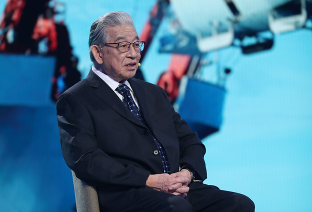 中華民族實現了可上九天攬月，可下五洋捉鱉的宏偉夙愿