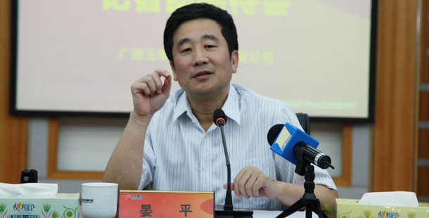 玉柴集團(tuán)公司董事局主席晏平&mdash;&mdash;大家可能不一定認(rèn)識(shí)我，但是大家一定坐過裝配玉柴發(fā)動(dòng)機(jī)的客車、公交車，因?yàn)橛癫癜l(fā)動(dòng)機(jī)裝配在全國超過60%的客車、公交車上。玉柴發(fā)動(dòng)機(jī)能夠陪伴大家上班、回家、逛街，我很自豪。我們將繼續(xù)制造更多更好的綠色產(chǎn)品，造福社會(huì)和百姓。