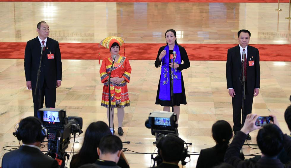 蔡松濤、杜麗群、楊小玲、賈立群接受采訪