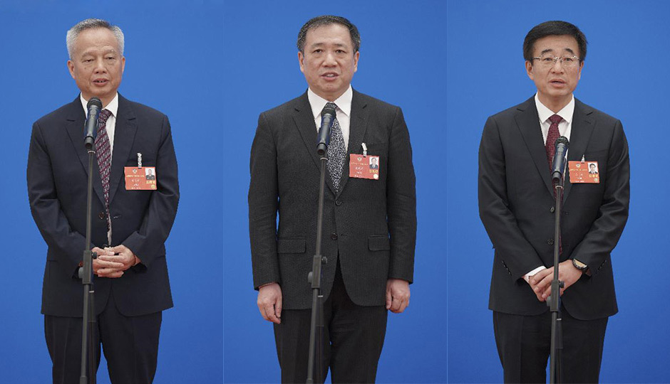 接受采訪