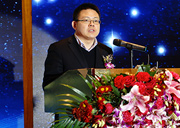 新華網(wǎng)總裁助理、產經(jīng)中心總經(jīng)理徐明偉宣讀城市名單