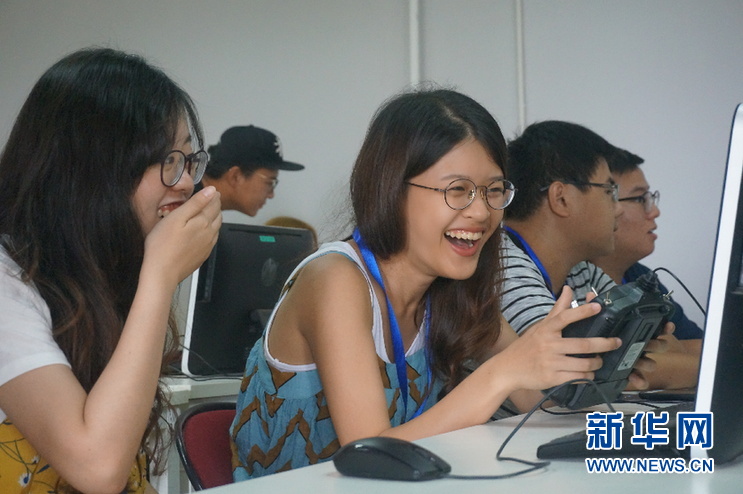 &ldquo;臺(tái)灣青年大陸互聯(lián)網(wǎng)＋夢想之旅&rdquo;走進(jìn)新華網(wǎng)無人機(jī)培訓(xùn)學(xué)院