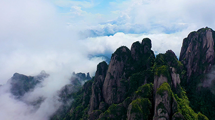 雨后三清山云海翻涌 縹緲?biāo)葡删? /></a>
<p><a  target=