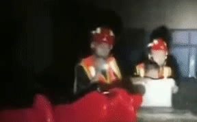 整理箱變小船 小朋友，消防員叔叔來了！