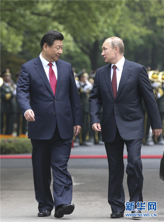 這是會談前，習近平在上海西郊會議中心廣場為普京舉行歡迎儀式。 新華社記者 蘭紅光 攝