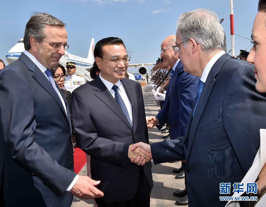 6月19日，國(guó)務(wù)院總理李克強(qiáng)乘專機(jī)抵達(dá)雅典國(guó)際機(jī)場(chǎng)，開始對(duì)希臘進(jìn)行正式訪問。希臘總理薩馬拉斯在機(jī)場(chǎng)為李克強(qiáng)舉行隆重的歡迎儀式。新華社記者 李濤 攝