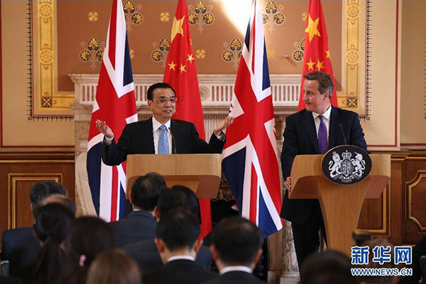     6月17日，國務(wù)院總理李克強同英國首相卡梅倫在倫敦舉行中英總理年度會晤后共同會見記者。 新華社記者 龐興雷 攝 
