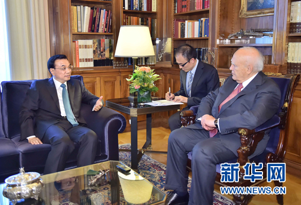 6月20日，國務(wù)院總理李克強(qiáng)在雅典總統(tǒng)府會見希臘總統(tǒng)帕普利亞斯。 新華社記者 李濤 攝