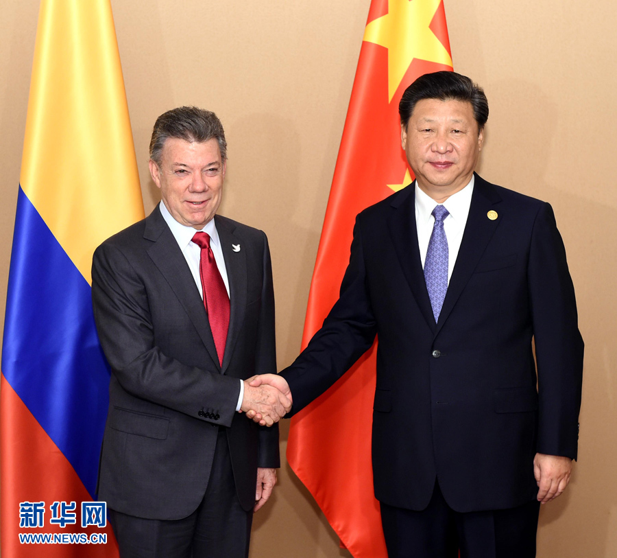 11月18日，國(guó)家主席習(xí)近平在菲律賓馬尼拉會(huì)見(jiàn)哥倫比亞總統(tǒng)桑托斯。 新華社記者 饒愛(ài)民 攝