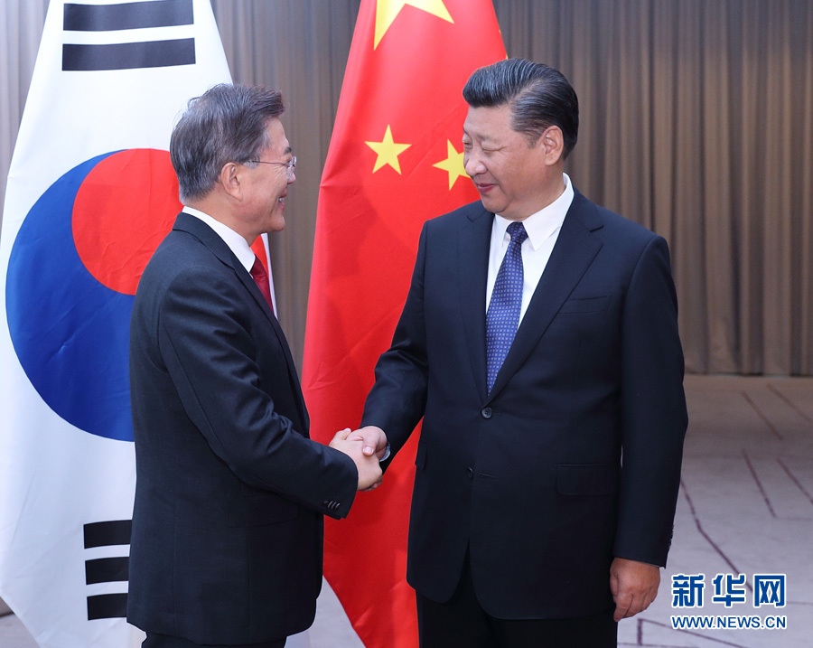 7月6日，國家主席習(xí)近平在柏林會見韓國總統(tǒng)文在寅。 新華社記者 王曄攝